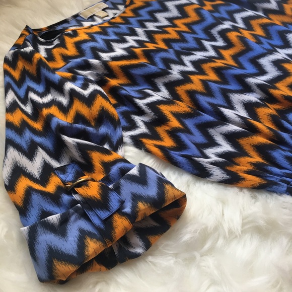 🚫SOLD🚫Michael Kors Chevron Navy Blouse - Picture 3 of 5